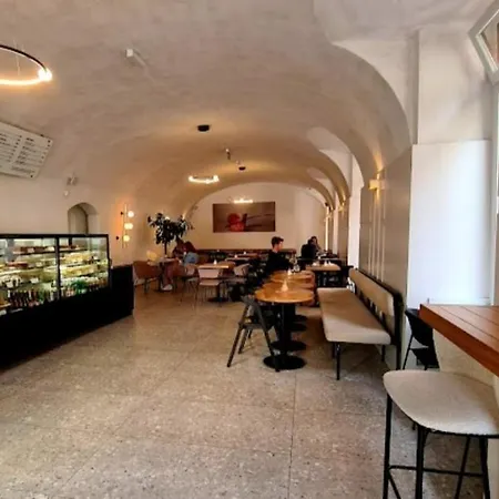 Luxury Vincents Апартаменты Кошице