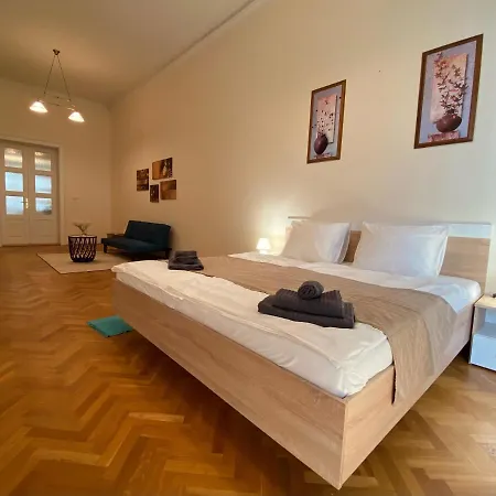 Luxury Vincents Apartman *