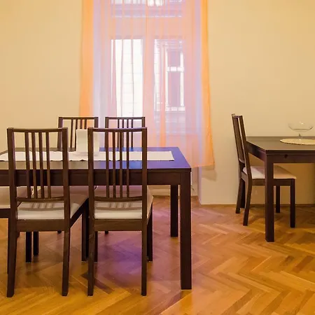 Luxury Vincents 公寓 *